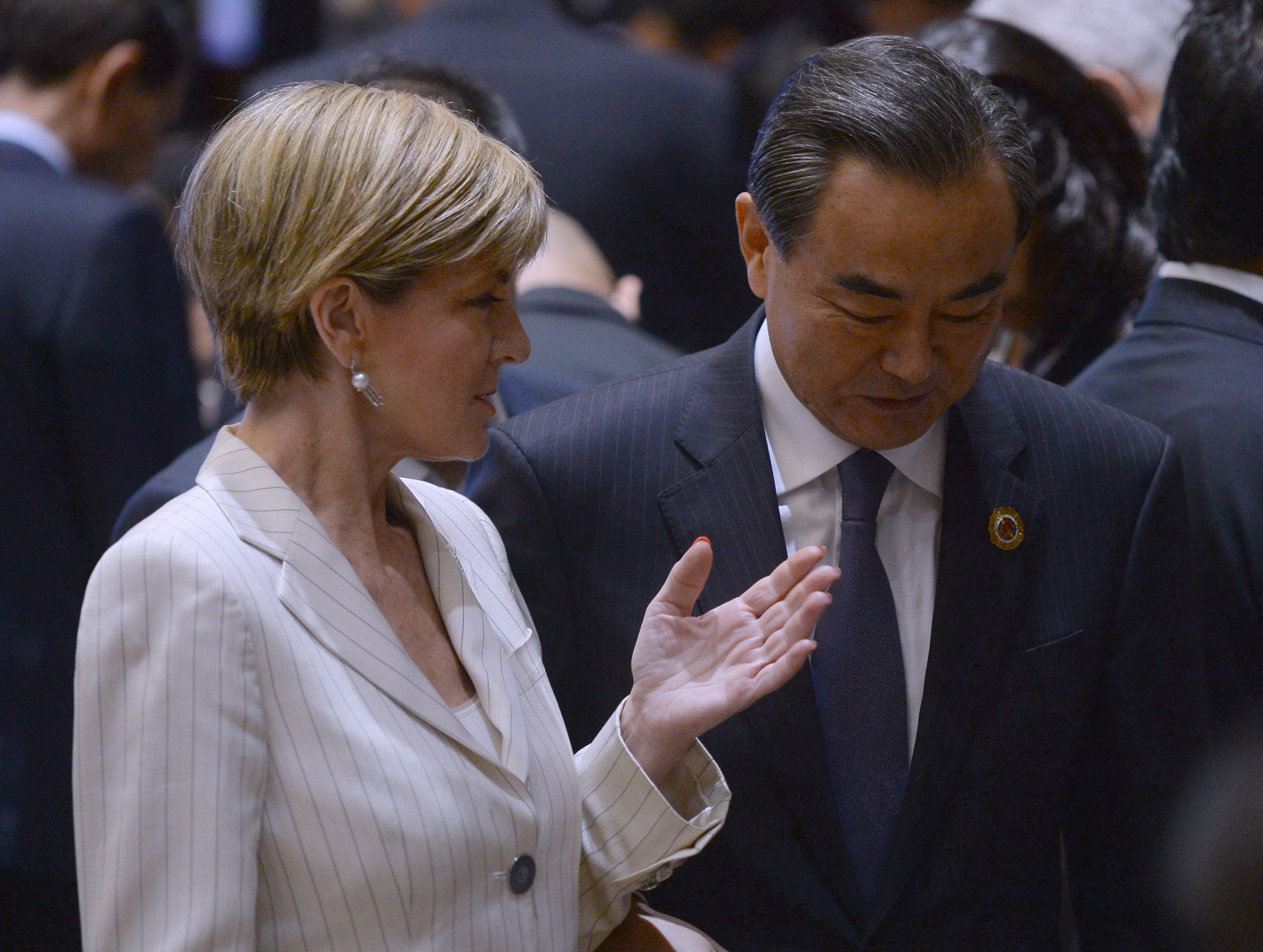 Australian Foreign Minister Julie Bishop talks with Chinese Foreign Minister Wang Yi during the East Asia Foreign Ministers' meeting on the sidelines of the Association of Southeast Asian Nations annual ministerial meeting in Vientiane on Tuesday. | AFP-JIJI