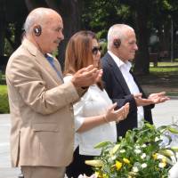 Three representatives of the Tunisian National Dialogue Quartet, winner of the 2015 Nobel Peace Prize, on Friday pray before Hiroshima\'s cenotaph for victims of the 1945 U.S. atomic bombing of the city at Peace Memorial Park. | KYODO