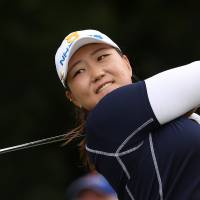 Lee slips to 71 after brilliant first round