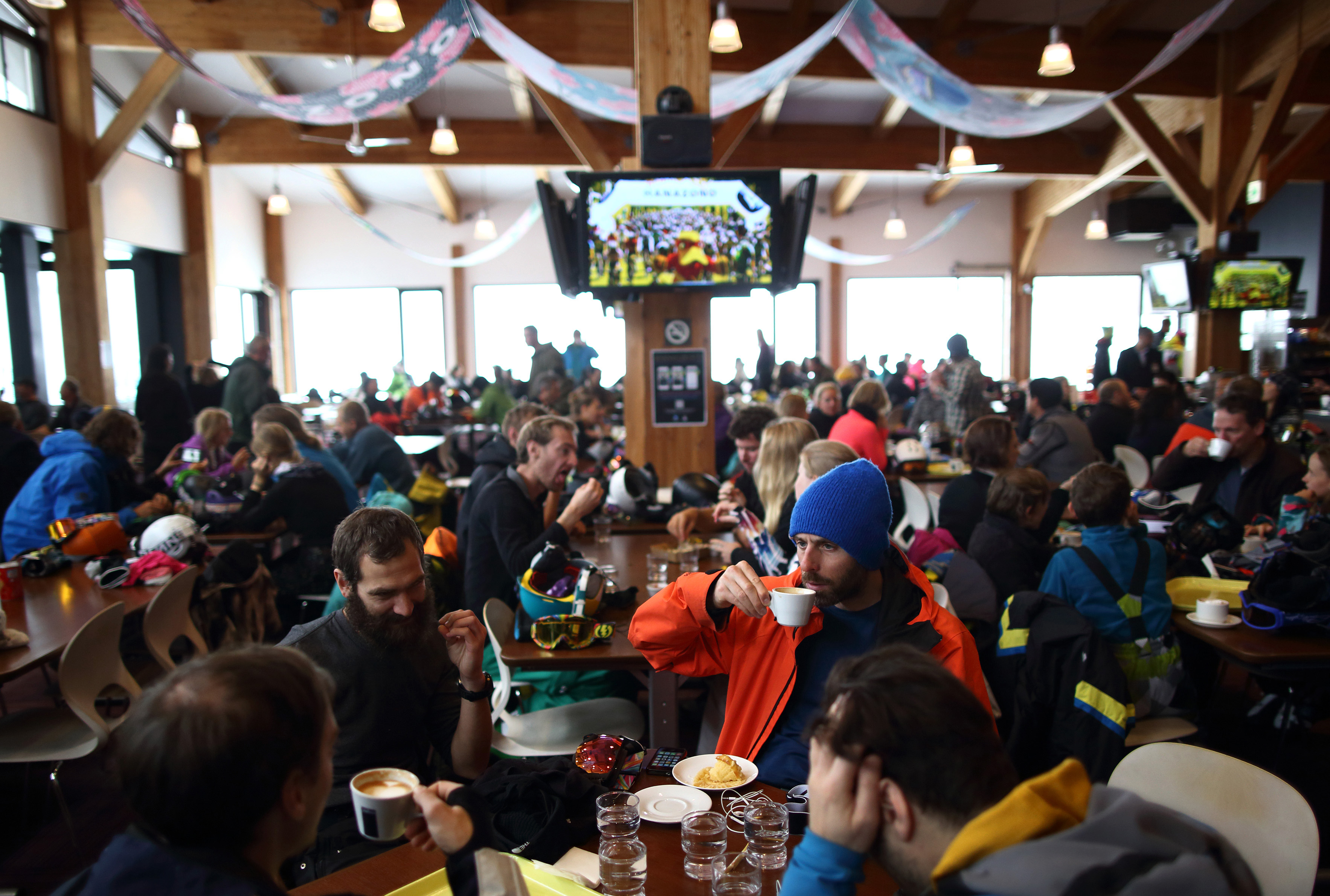 A cafeteria at the Niseko Hanazono resort in Kutchan, Hokkaido, is crowded with visitors in February 2015. Surging numbers of visitors and residents is helping the ski resort to flourish while other rural communities slowly die. | BLOOMBERG