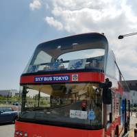 A double-decker Sky Bus | ALISA YAMASAKI