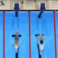 (From left) Kosuke Hagino, Chase Kalisz of the United States, Daiya Seto and American Jay Litherland dive into the pool at the start of the men\'s 400-meter individual medley final at the 2016 Olympics on Saturday. | AFP-JIJI