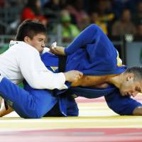 Mashu Baker fights Varlam Liparteliani of Georgia during the men\'s 90-kg final of judo on Wednesday at Rio Olympics. | REUTERS