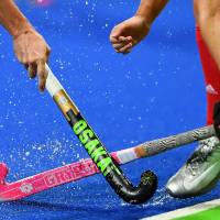Players clash during the women\'s field hockey match between Great Britain and Australia on Saturday in Rio de Janeiro. | AFP-JIJI