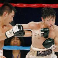 Katsunari Takayama (left) fights Riku Kano for the vacant WBO minimumweight title on Saturday in Sanda, Hyogo Prefecture. Takayama won by unanimous decision. | KYODO