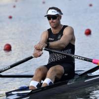 New Zealand\'s Mahe Drysdale rows during the men\'s single sculls quarterfinals on the Rodrigo de Freitas Lagoon during the Rio Olympics in Rio de Janeiro on Tuesday. | AFP-JIJI