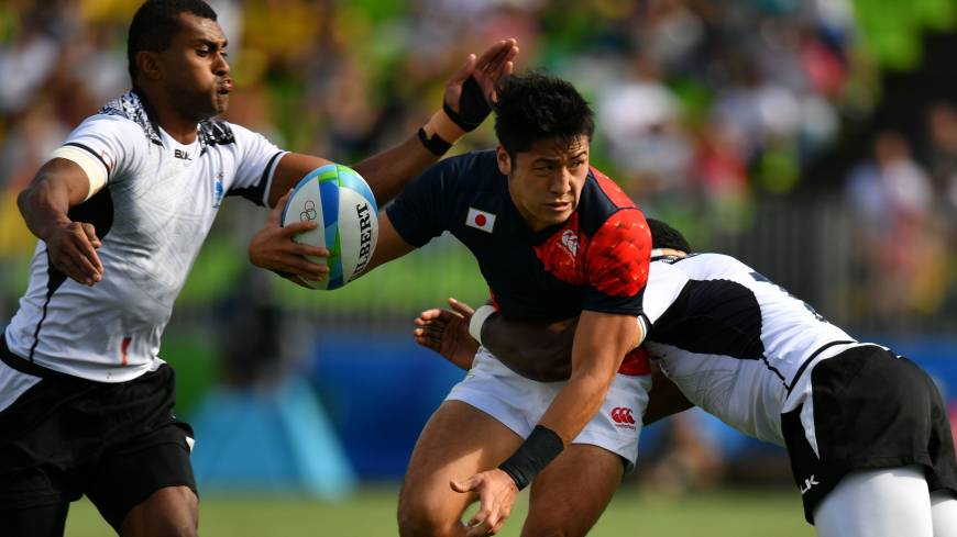 Japan’s Kazushi Hano is tackled by Fiji’s Ro Dakuwaqa during their Rio Olympic rugby sevens semifinal on Thursday. Japan takes fourth in rugby sevens