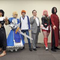 Makita Shimokawa (center), the Foreign Ministry\'s director-general for cultural affairs, poses with two cosplayer representatives each from Canada, India, Sweden and Switzerland at the ministry on Thursday. The cosplayers will attend the World Cosplay Summit 2016 to be held Sunday in Nagoya. | YOSHIAKI MIURA