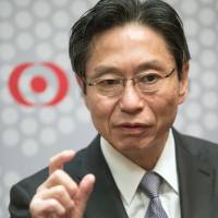 Bank of Tokyo-Mitsubishi UFJ Ltd. CEO Takashi Oyamada speaks during an interview in Singapore on Thursday. Japan's biggest bank urges BOJ to weigh side effects of negative-rate policy