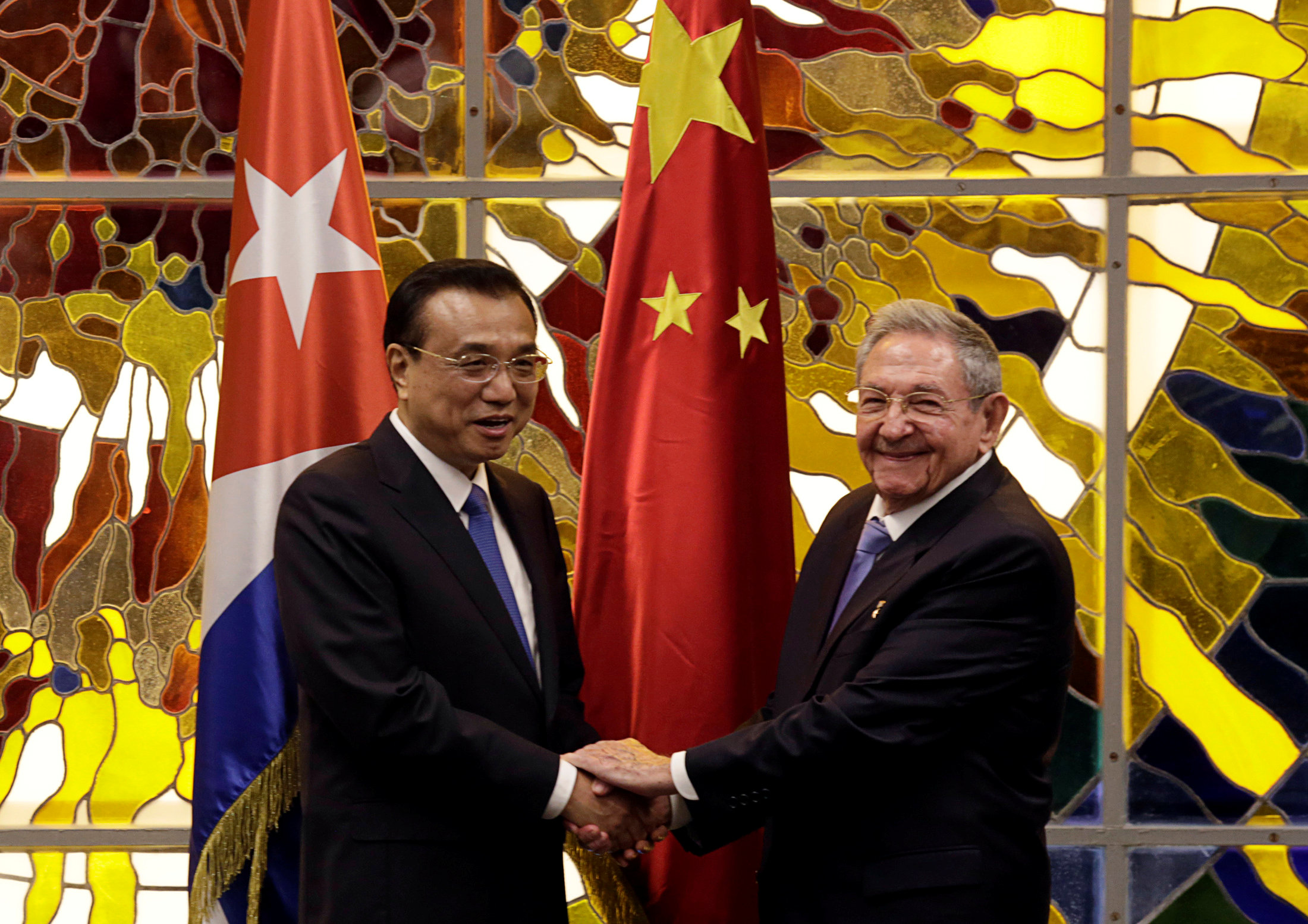 Chinese Premier Li Keqiang and Cuban President Raul Castro meet at Havana's Revolution Palace on Saturday. | REUTERS