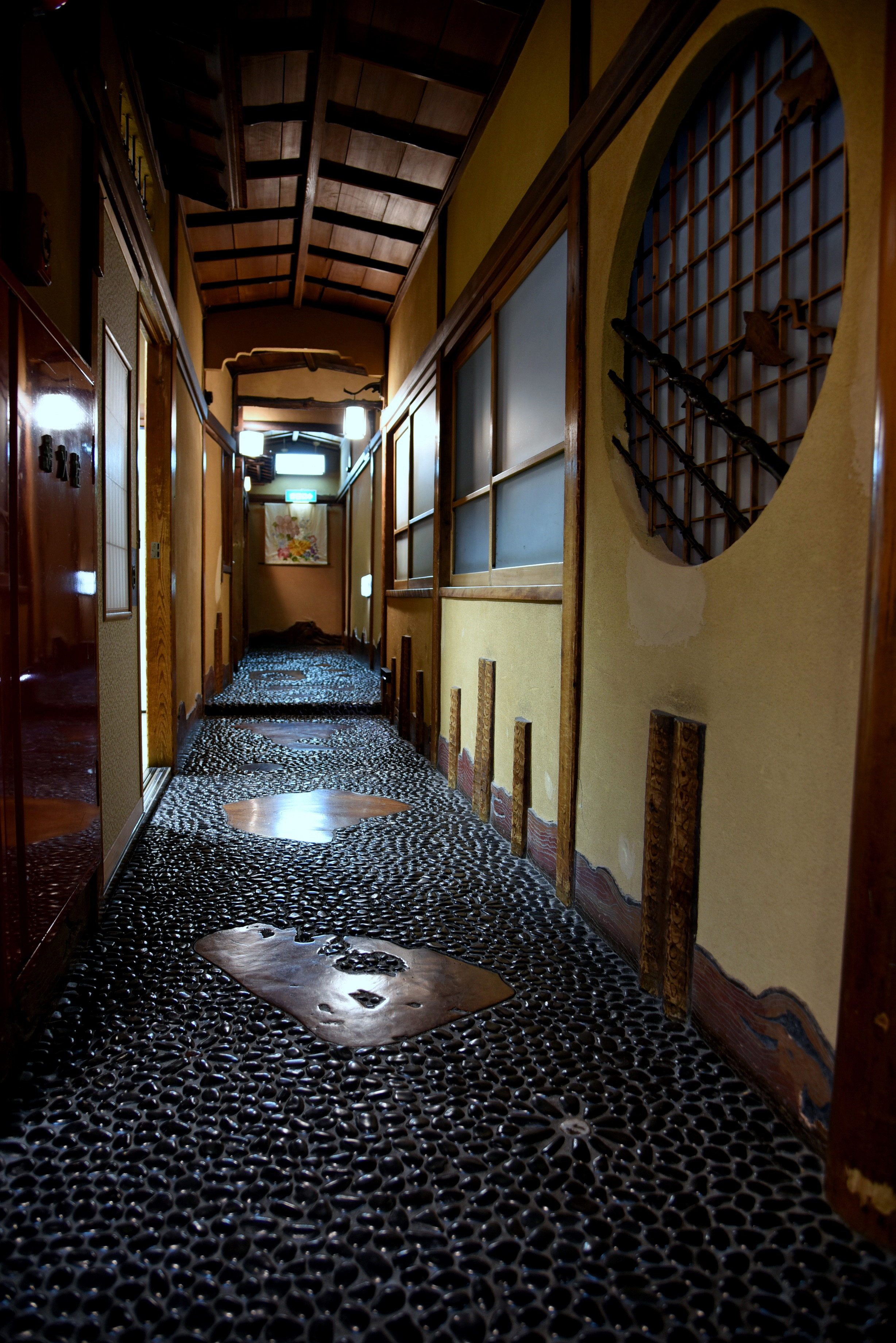 The interior of the Homeikan inn serves up a nostalgic atmosphere.