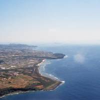 The coastline of Okinawa\'s main island, viewed from the air | WE MAKE NOISE, VIA FLICKR / CC BY-ND 2.0.