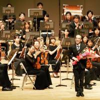 Take a bow: Takashi Niigaki basks in the applause after the premiere of his second symphony, \"Litany,\" in Hiroshima on Aug. 15. | NEUES AKKORD