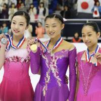 Yokohama Junior Grand Prix women\'s singles champion Kaori Sakamoto (center), runner-up Marin Honda (left) and third-place Mako Yamashita pose with their medals on Sunday. | KYODO