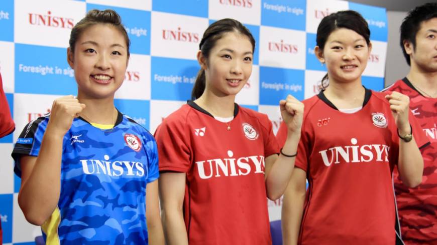 Rio Olympic bronze medalist Nozomi Okuhara (left) and gold medalists Misaki Matsutomo (center) and Ayaka Takahashi pose during a news conference on Thursday. Badminton riding wave of popularity after Japan squad's success in Rio
