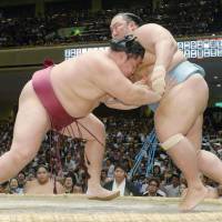 Kotoshogiku outmuscles Tochiozan on Thursday during an Autumn Grand Sumo Tournament match at Ryogoku Kokugikan. | KYODO