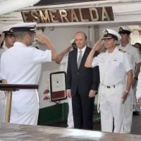 Captain Carlos Schnaidt (right) and the Ambassador of Chile Patricio Torres (second from right) welcome Maritime Self-Defense Force Chief of Staff and Commandant of the Yokosuka district, Rear Adm. Takayuki Sugimoto (left), aboard the Chilean naval training ship, CNS Esmeralda, a four-masted sailing ship built in 1954 that has visited 200 ports in 78 countries and carries a crew of over 300, during a port call at Harumi Pier, Tokyo on August 26. | YOSHIAKI MIURA