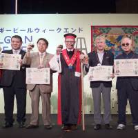 The four new members of the Knighthood of the Brewers\' Mashstaff (from left, holding certificates) former ozeki Tochiazuma; former agriculture minister, and President of the Japan-Begium Parliamentary Friendship League Yoshimasa Hayashi; Belgium\'s Ambassador to Japan Gunther Sleeuwagen; and Writer Go Osaka pose with members of the knighthood during a ceremony at \"Belgian Beer Weekend 2016,\" which runs through Sept. 25, at Roppongi Hills Arena in Tokyo on Sept. 16. | HIROYUKI TOMIE