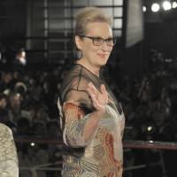 Actress Meryl Streep waves after arriving for the opening night of the Tokyo International Film Festival in Roppongi on Tuesday. | YOSHIAKI MIURA