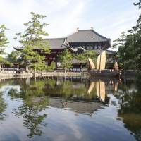 Cai Guo-Qiang\'s \"To Build a Ship\" (2016) at Todaiji Temple | KEIZO KIOKU, COURTESY OF CULTURE CITY OF EAST ASIA 2016 NARA EXECUTIVE COMMITTEE