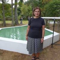 Ayse Erkmen with her \"Pond to Pool to Pond\" (2016) at Saidaiji Temple | SACHIKO TAMASHIGE