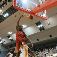 Chiba Jets center Hilton Armstrong, a newcomer to Japan pro basketball, was the No. 12 pick in the 2006 NBA Draft. | B. LEAGUE