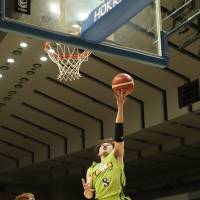 Levanga Hokkaido\'s Asahi Tajima attempts a second-quarter layup against the Sendai 89ers on Monday night in Sapporo. Hokkaido won 84-69. | B. LEAGUE