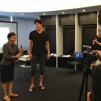 Chie Katakami, who teaches a sports management course at Teikyo University, is a media trainer for the B. League and with more in-depth focus on the Alvark Tokyo for follow-up training sessions this season. | CHIE KATAKAMI