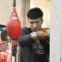 Hiroshige Osawa willl fight WBO featherweight champion Oscar Valdez on Nov. 5 in Las Vegas. | KYODO