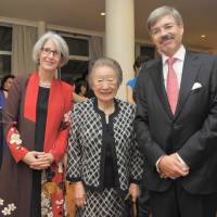 Germany Ambassador Hans Carl von Werthern (right) and his wife, Elizabeth (left) welcome Sadako Ogata, former United Nations High Commissioner for Refugees (UNHCR), and  former president of the Japan International Cooperation Agency (JICA), during a reception to celebrate the Day of German Unity at their residence in Tokyo on Oct. 3, 2016. | YOSHIAKI MIURA