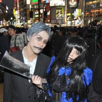 Close shave — from the  Halloween celebrations in Shibuya, Oct. 30.  | YOSHIAKI MIURA 