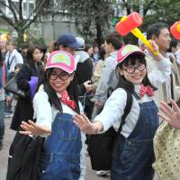 Group effort — from the  Halloween celebrations in Shibuya, Oct. 30.  | YOSHIAKI MIURA 