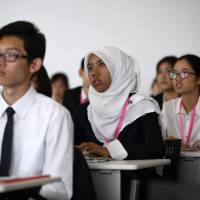 Foreign students attend a job fair in Tokyo in August 2014. | BLOOMBERG