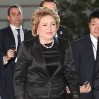 Valentina Matviyenko, speaker of Russia\'s upper house, heads for a meeting with Prime Minister Shinzo Abe at the Prime Minister\'s Office in Tokyo on Tuesday. | KYODO