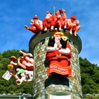 Figures of newsmakers, including Donald Trump and Yuriko Koike, are exhibited for Christmas on the roof of the Uroko no Ie museum in the historic Kitano district of Kobe Friday. | KYODO