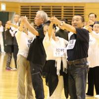 Art of dance: During rehearsals there have been missteps among the roughly 1,600-strong cast of actors who are over 60 years old, but there has also been a lot of laughter. | © AKI TANAKA
