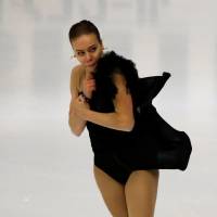 Russia\'s Anna Pogorilaya performs her short program at the NHK Trophy on Friday at Makomanai Arena. Pogorilaya is in first place in the women\'s singles with 71.56 points. | REUTERS