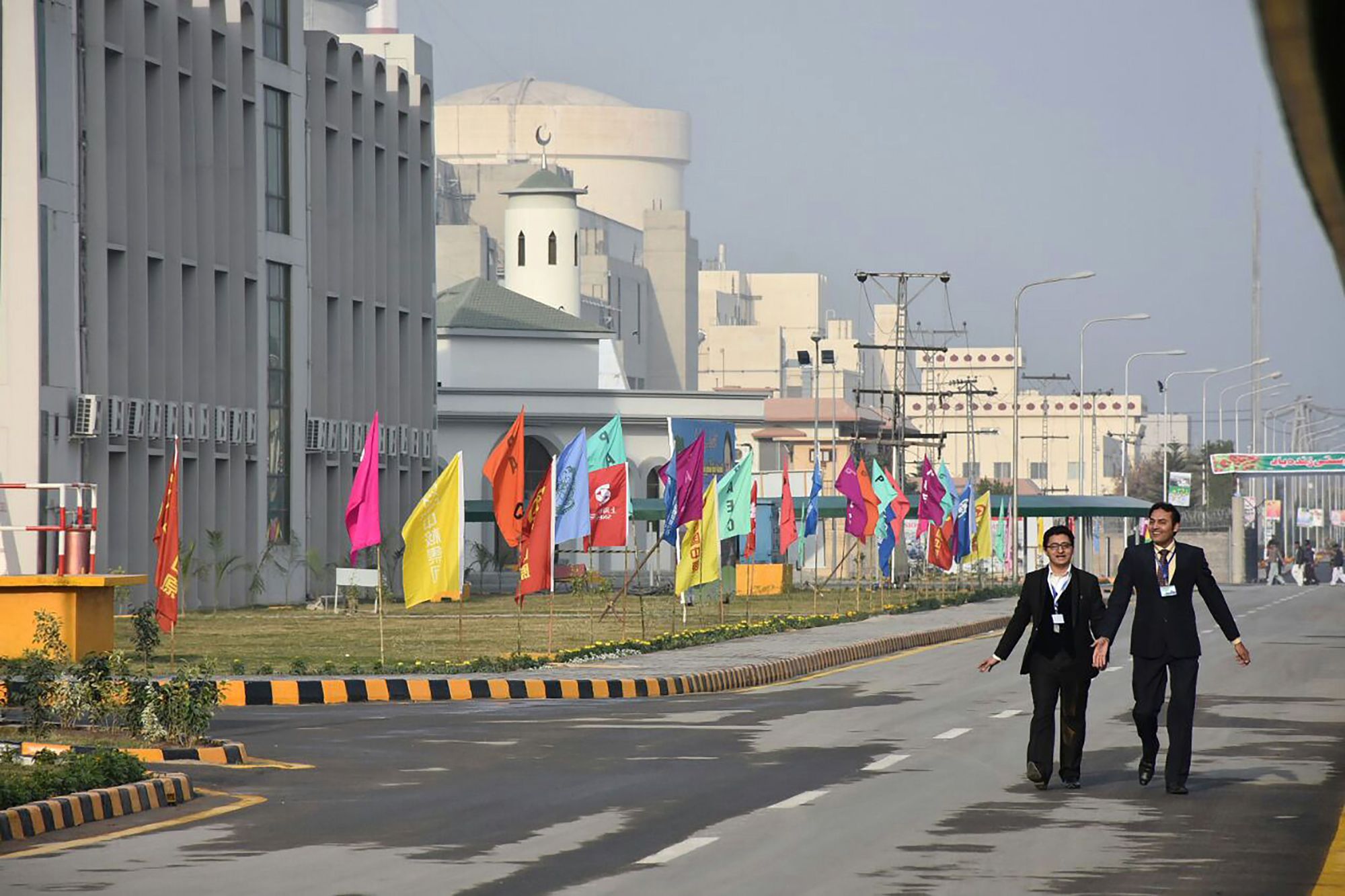 Pakistani officials walk before the inaugural ceremony of The Chashma-III reactor in Chashma, some 250 km (155 miles) southwest of Islamabad on Wednesday. Pakistan's fourth nuclear power plant went online Wednesday in a joint collaboration with China. | PAKISTAN PRIME MINISTER OFFICE / HANDOUT / AFP-JIJI