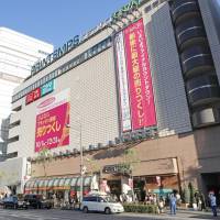 The Printemps Ginza department store closed on Saturday after 32 years of doing business. The building will reopen in March as Marronnier Gate, a new shopping facility. | KYODO