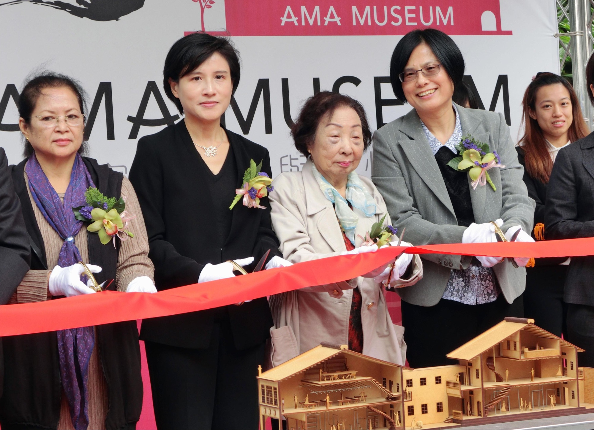 Chen Lien-hua (third from left) and others attend a ribbon cutting ceremony for a museum dedicated to Taiwanese comfort women in Taipei on Saturday. | KYODO