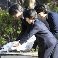 Prince Akishino and Princess Kiko take their 10-year-old son Prince Hisahito to lay flowers at the ground zero monument in the Nagasaki Peace Park on Tuesday. | KYODO