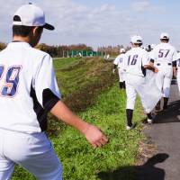  A baseball team picks up litter. | LANCE  HENDERSTEIN