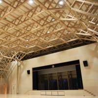 The Miyanomori Elementary School’s main hall | COURTESY OF C.W. NICOL AFAN WOODLAND TRUST