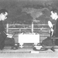 Slow war: Minoru Kitani (left) faces off against Honinbo Shusai in 1938. | PUBLIC DOMAIN