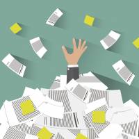 Konna taihenna shigoto, ichinichi-de dekiru wake-ga nai-yo (Finishing work this tough in a day is just not possible). | ISTOCK