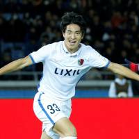 Kashima\'s Mu Kanazaki celebrates his go-ahead goal in the second half against Auckland City on Thursday in Yokohama. The Antlers won 2-1. | REUTERS