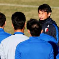 Kashima Antlers manager Masatada Ishii speaks to his players at their training session on Saturday ahead of the Club World Cup final against Real Madrid on Sunday night in Yokohama. | REUTERS