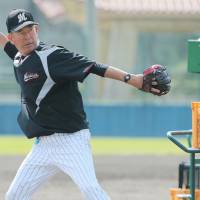 Marines batting practice pitcher Shigeki Ikeda, 70, is retiring. | KYODO