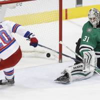 Dallas goalie Antti Niemi stops a shot on goal from New York’s Chris Kreider in the second period on Thursday night. The Rangers beat the Stars 2-0. Returning stars Nash, Lundqvist lead Rangers past Stars