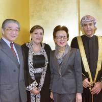Oman\'s Ambassador Khalid Al-Muslahi (right) and his wife Abeer A. Aisha (second from left) welcome Hisanaga Shimazu (left) and his wife Takako (the fifth and youngest daughter of Emperor Showa) during a reception to celebrate Oman\'s 46th national day at the Palace Hotel, Tokyo on Nov. 24. | OMAN EMBASSY